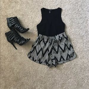 ‼️🆑‼️Forever 21 Zig zag shorts
